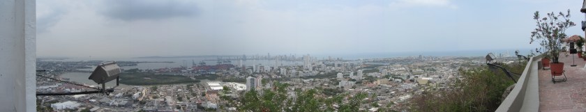 Rundblick vom Monasterio de Popa