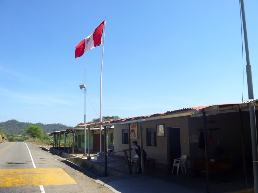 Kontrollposten auf der peruanischen Seite irgendwo hinter der Grenze